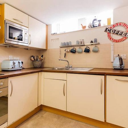 Central 2-Bed, 2-Bath Sanctuary Near Holborn Station, Covent Garden & West End London Exterior photo