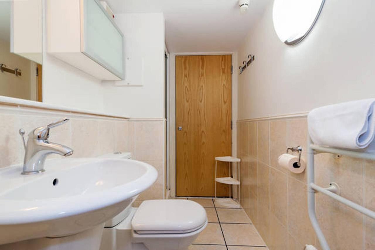 Central 2-Bed, 2-Bath Sanctuary Near Holborn Station, Covent Garden & West End London Exterior photo